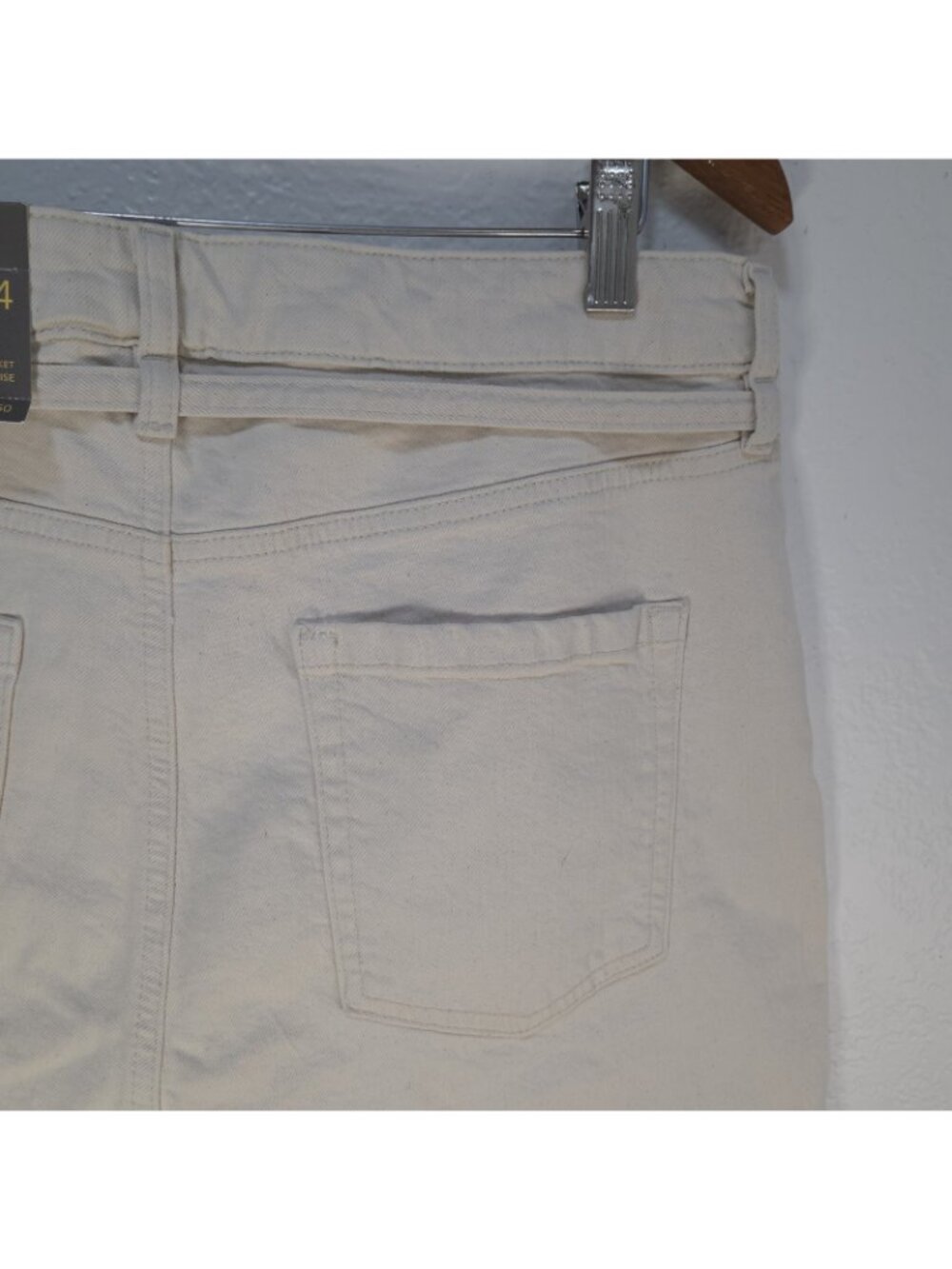 Style&Co. Womens Size 14 Cream Belted Shorts High Rise Slimming Pocket - Picture 10 of 16